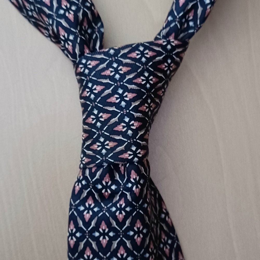 Christian Dior Mens Navy Blue Mauve Geometric Diamond Silk Tie Made in USA Italy